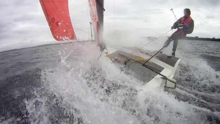   And off you go! The light skiff is aimed at sporty sailors weighing 40 kilograms or more