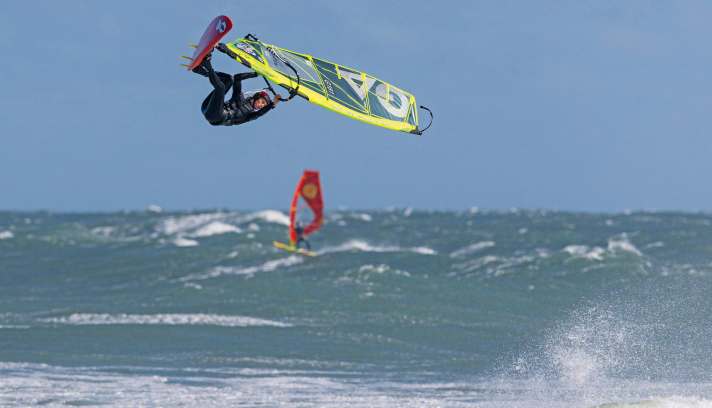Lars is certainly not afraid of heights: the backloop is one of his favourite moves, as it is for many waveriders - often celebrated in front of Hanstholm.