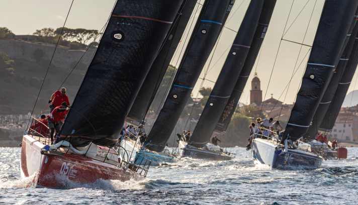   Die Swan-50-Crews in Aktion vor der malerischen Kulisse von Saint-Tropez