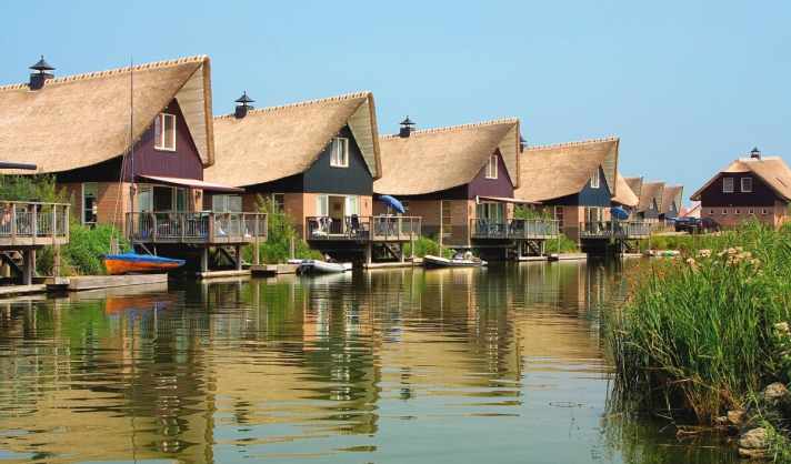 The "Vissersvillas" at Beach Resort Makkum convey a pure holiday feeling.