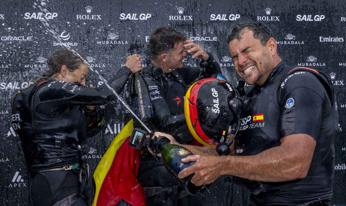 Joel Rodríguez mit dem spanischen SailGP-Team.