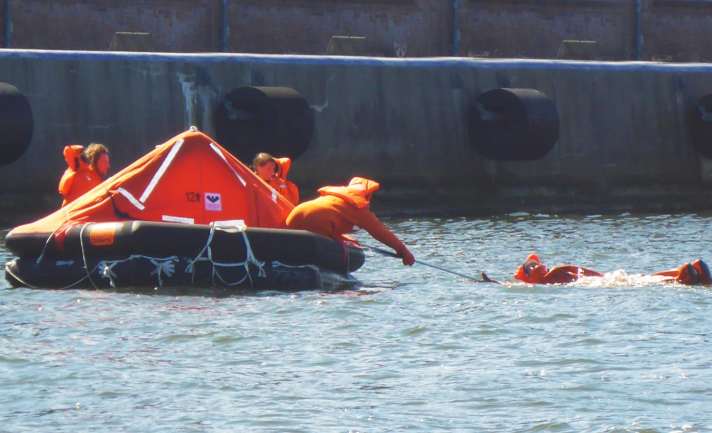 One of the highlights of the DSV Academy is the safety training. (Photo: DSV/Simona Dittrich-Knüppel)