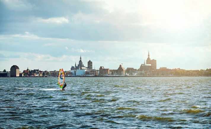 Die alte Hansestadt Stralsund ist das Tor zu Rügen.