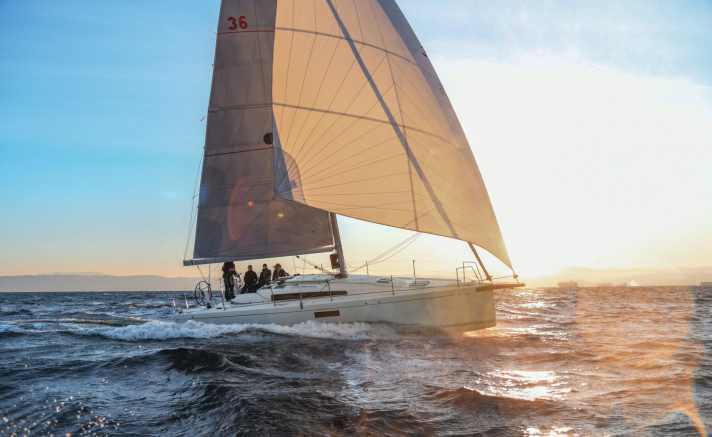   Lunghezza scafo 11,00 m; larghezza 3,80 m; peso 4,8 tonnellate; prezzo 259.180 euro