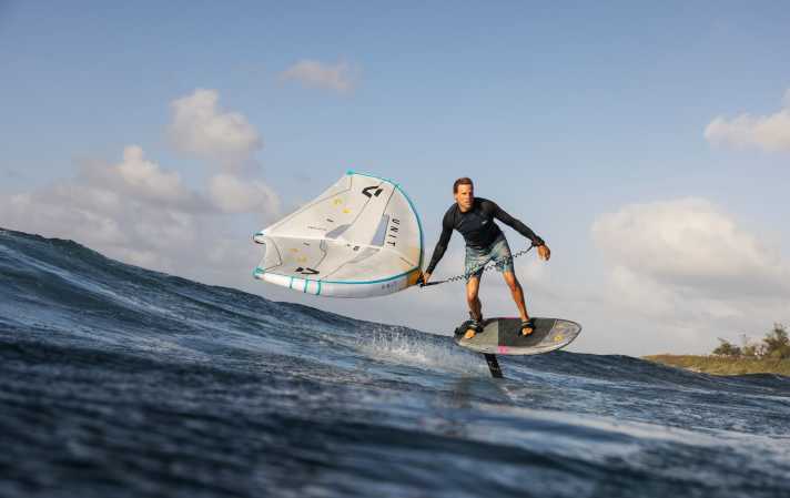 A long foil mast is an advantage in the wave