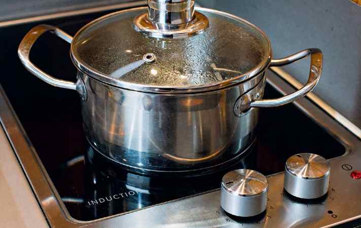 Electric cookers that are also operated on the move via DC/AC inverters consume a lot of electricity