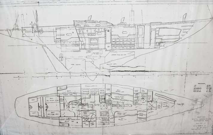 https://www.segeln-doric.de/ En 1966, le yawl en aluminium "Doric" a été construit par Abeking & Rasmussen à Brême pour l'Américain Stanley Tannanbaum comme yacht de régate.