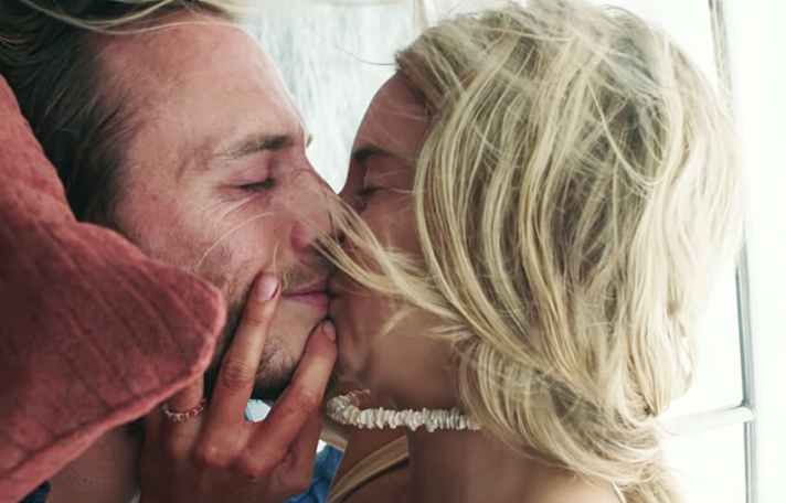   Shailene Woodley ("Il destino è un pessimo traditore") e Sam Claflin in "Adrift".