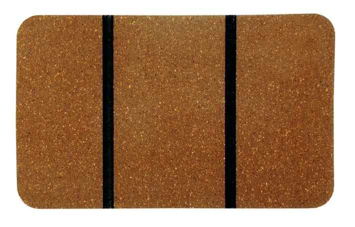   Der Belag Atlanteak des Herstellers Treadmaster wird aus einem Gummi-/Kork-Verbundwerkstoff gefertigt und kommt aufgerollt daher. Das Material ist etwa 3 mm dick, der Quadratmeterpreis liegt bei rund 145 € (via <a href="http://svb.de/" target="_blank" rel="noopener noreferrer nofollow">svb.de</a> )