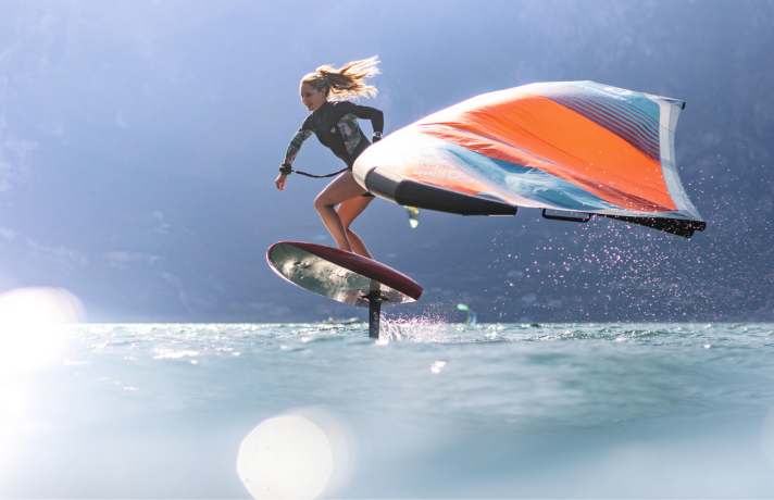 If you want to teach wingfoiling, you don't have to be a professional, but you do need to be able to master the basic manoeuvres