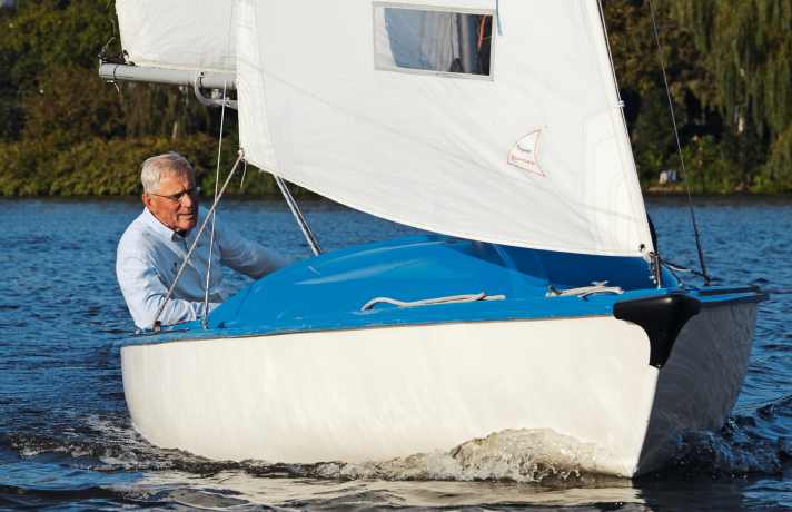   Conger: come il Listang, il dinghy da viaggio a forma di sedere e pesante con cabina di scivolamento, costruito in passato dai cantieri Blohm+Voss di Amburgo, è nato da un'idea del duo Libor/Feltz. L'imbarcazione ha ancora oggi successo e riesce a ottenere buoni campi di regata.