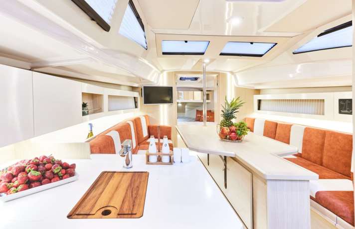   Lots of space, lots of light: Maxus 34