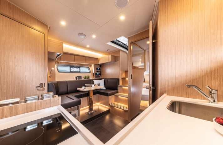 In the lounge seating area, you are protected from prying eyes and can enjoy your privacy