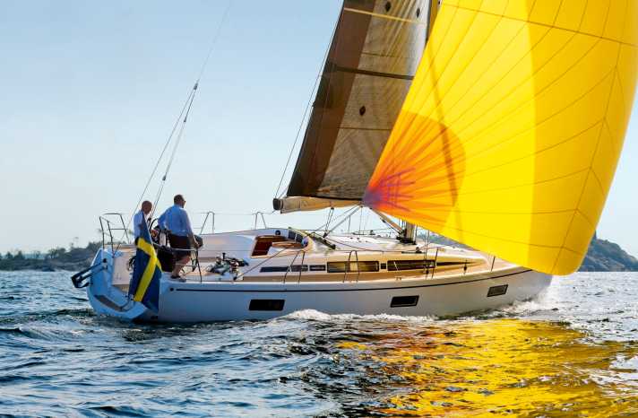 Linjett 36 : longueur de la coque 11,00 m ; largeur 3,66 m ; poids 6,9 t ; à partir de 445.075 euros.