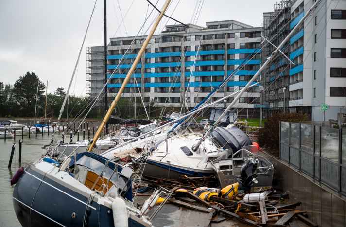 Der Hafen von Damp glich am Morgen danach einem Trümmerfeld. Alleine hier sanken Dutzende Schiffe.