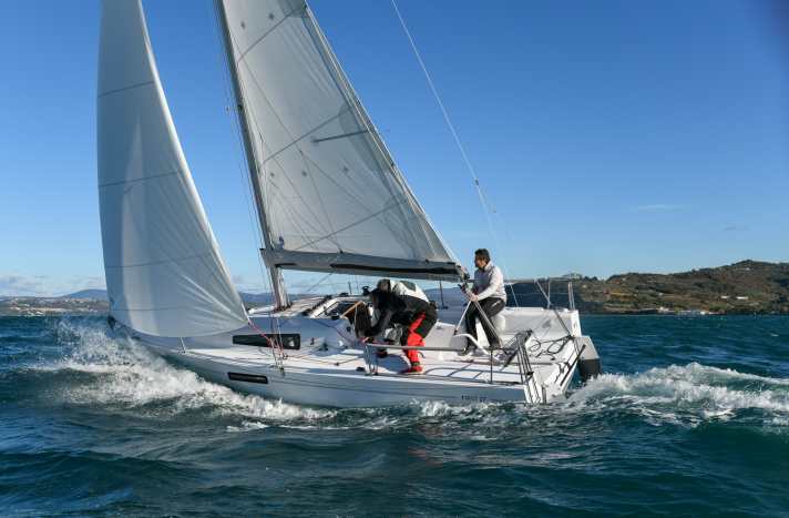 28-foot compact cruiser
