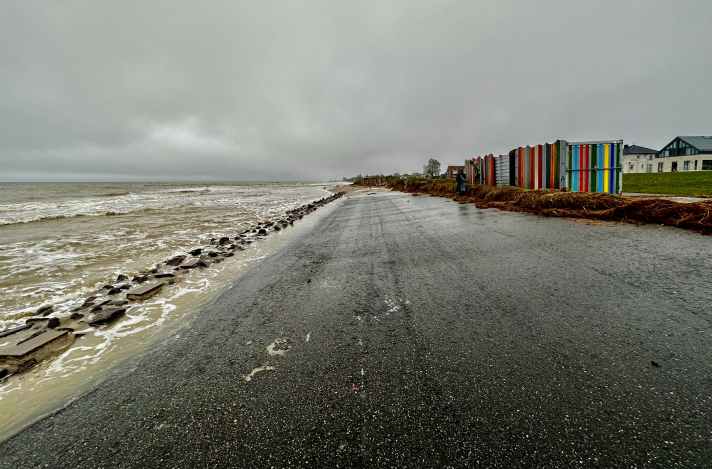 The Baltic Sea spot of California near Schönberg after the tide. Instead of beach and dunes, there are only stones.
