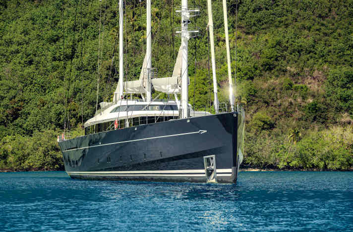 Angular: Dykstra calculated a high-performance hull with chines and a constricted waterline, Mark Whiteley designed the superstructure monolithically