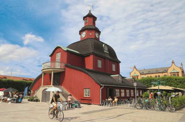   Lidköping's Old Town Hall dates back to the 17th century and has survived several town fires more or less unscathed; the wooden building was originally designed as a hunting lodge