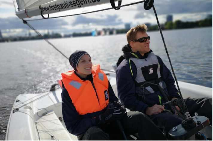   Divertimento sull'Alster in barca a vela: navigazione inclusiva sull'RS