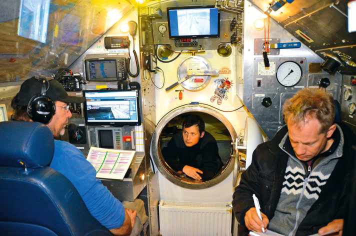   Direkt vor der Kommandozentrale öffnet sich die Luke zur Druckkammer