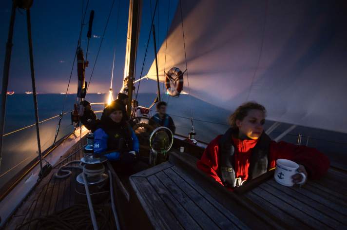 An Bord der Hochseeyacht „Peter von Seestermühe“ während der ersten Auflage der Nacht­regatta The Run