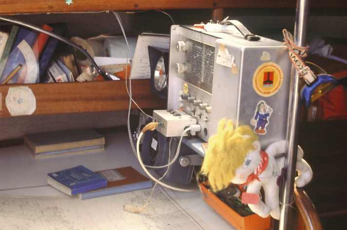 They can only listen to the weather report and shortwave news with the radio receiver when they are close to land. At sea, the four friends are cut off
