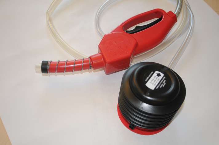   Tank overflow protection (No Spill): 31 €, distribution: Robert Lindemann KG, Hamburg. www.lindemann-kg.de