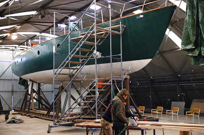   The full dimensions of the yacht become visible here