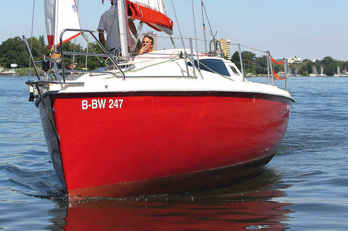 How does the new boat have to be registered, is a licence plate required?