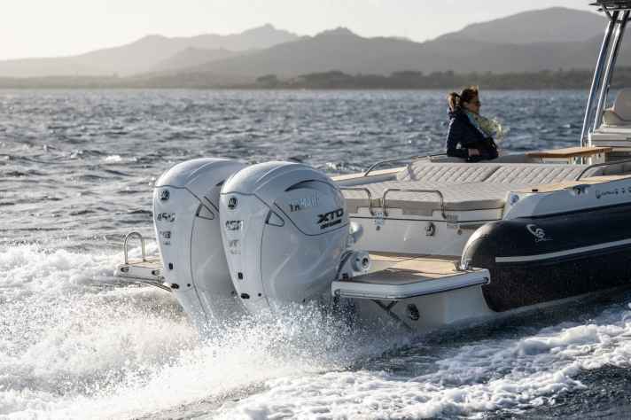 The new XTO 450hp V8 offers a good power-to-weight ratio, making it suitable for larger and heavier boats.