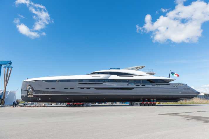 Flacher Verdränger: Designer Enrico Gobbi schuf ein schwimmendes Grand Sport Coupé. | é.
