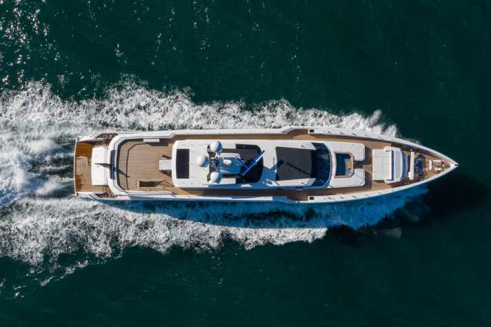 Draufsicht: Die Breite der Columbus Sport 50 M beträgt 9,05 Meter. | r.