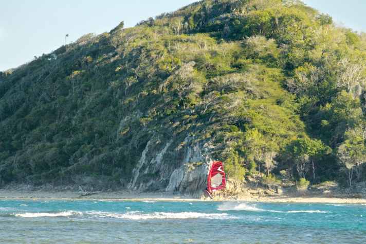 So präsentiert sich Buen Hombre vom Wasser aus gesehen.