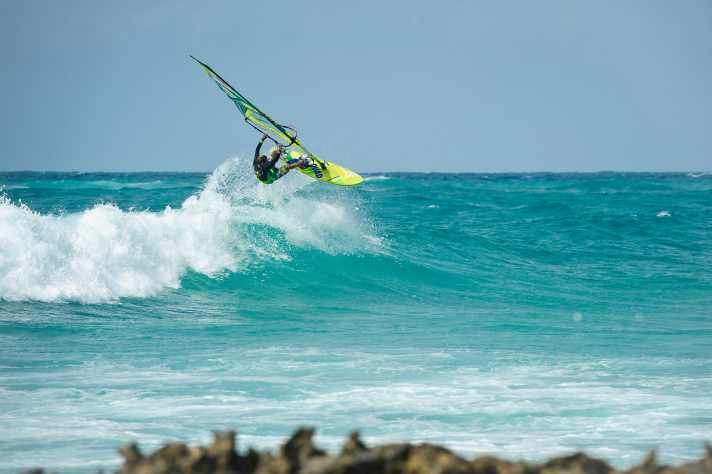 You can't, or rather shouldn't, expect hack wind like in South Africa or Gran Canaria on Barbados. But that's what makes it so appealing, even for wave newcomers.