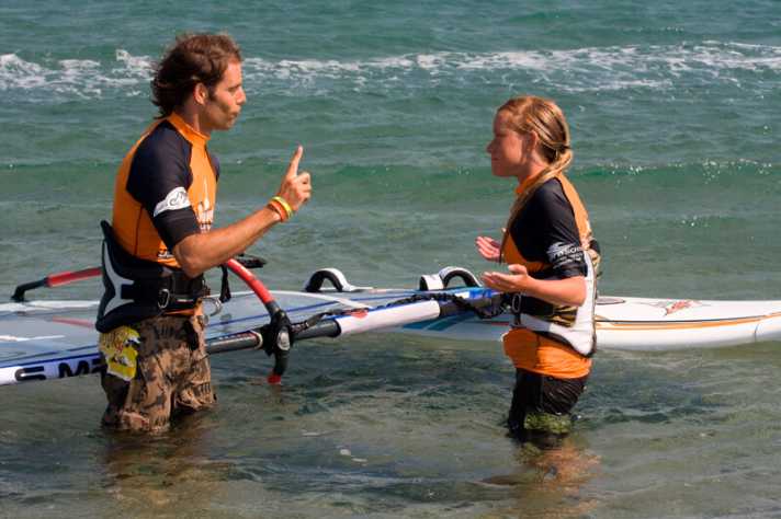 Als Surflehrer sollte man klare Ansagen machen. Das muss man als junger  Mensch erst einmal lernen.