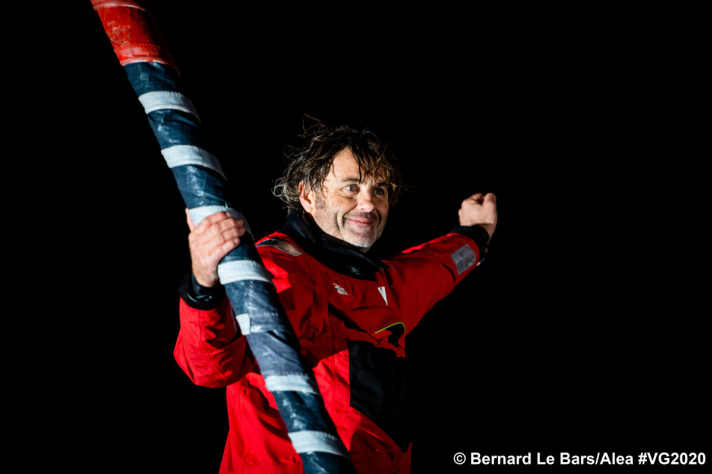  Bestaven in luck: The "Maître Coq IV" skipper was celebrated at the finish line even in bad weather and thanked the organisers touchingly for the welcome in difficult corona times