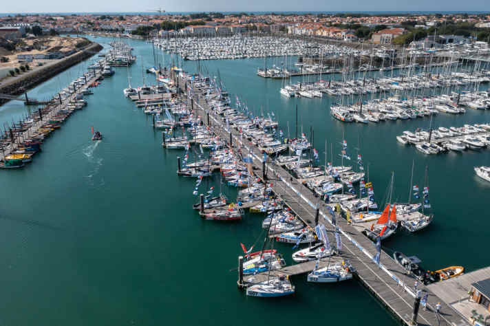   90  Minis im Port Olona