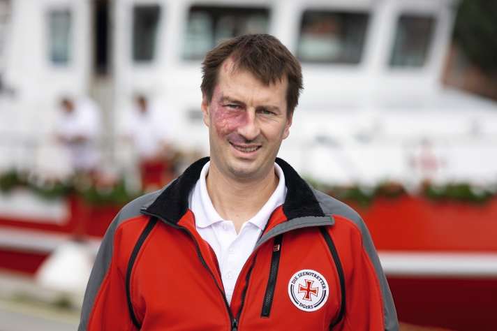   Timo Jordt, 42 anni, è soccorritore in mare dal 1998 e istruttore dal 2005. È a capo della flotta di addestramento