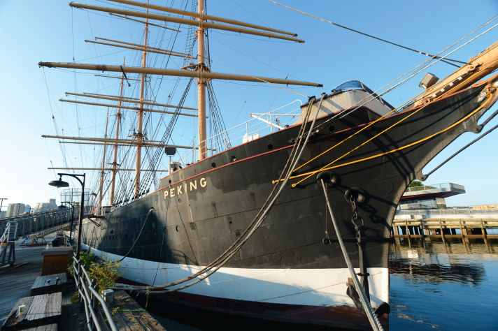 The federal government also makes money available for major maritime projects of supra-regional importance. For the "Peking" it was 120 million euros