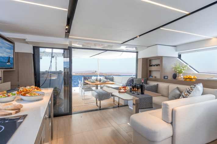 Leopard 46 : longueur de la coque 14,48 m, largeur 7,35 m, poids 17,2 t, à partir de 831 800 euros