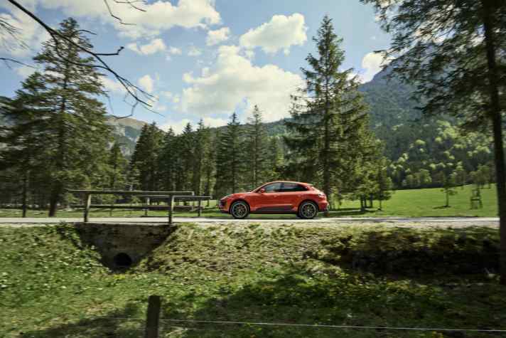 2021_07_Porsche-Macan-2021-Seite