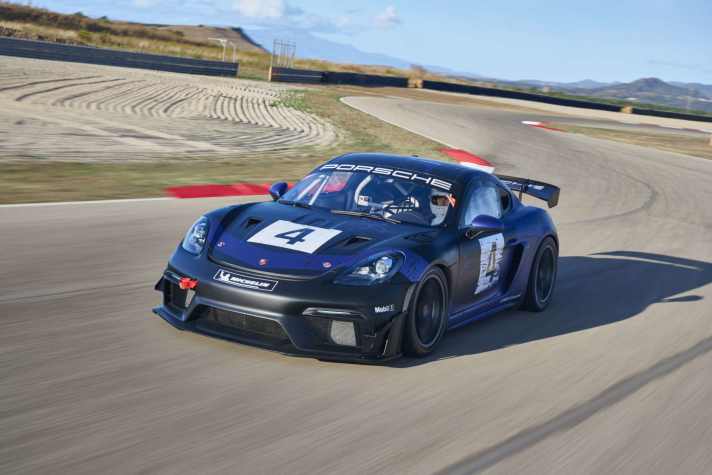 2021_11_718-Cayman-GT4-RS-Clubsport-Rennstrecke