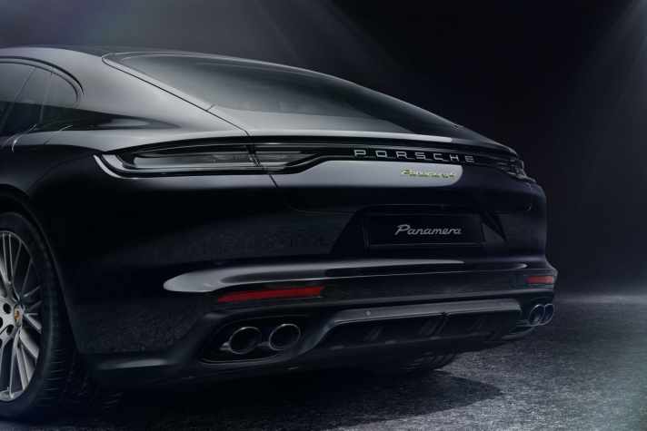 2021_11_Porsche-Panamera-Platinum-Edition