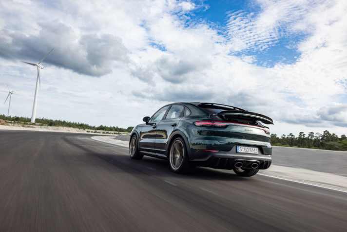 2022_01_Rennstrecke-Porsche-Cayenne-Turbo-GT