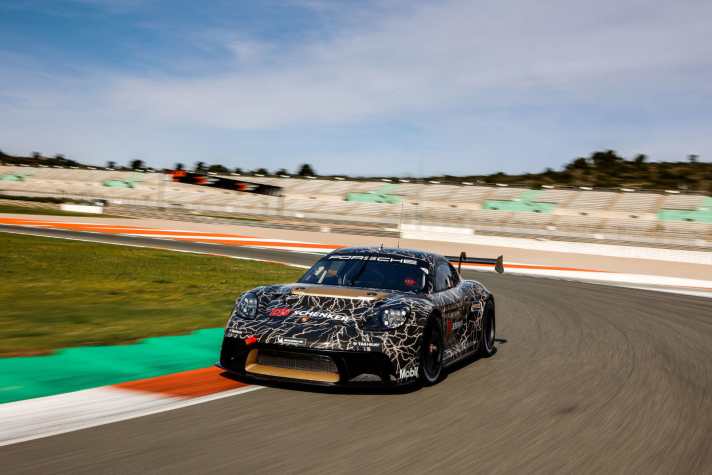 2022_05_Porsche-GT4-ePerformance