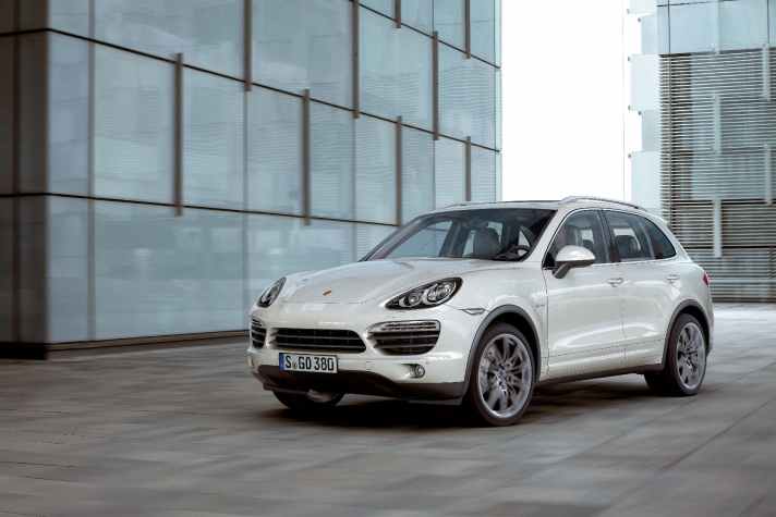 2022_06_Porsche-Cayenne-Hybrid