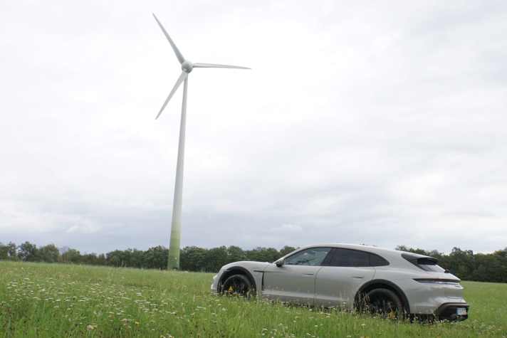 2023_09_Porsche-Taycan-Cross-Turismo-Windkraft