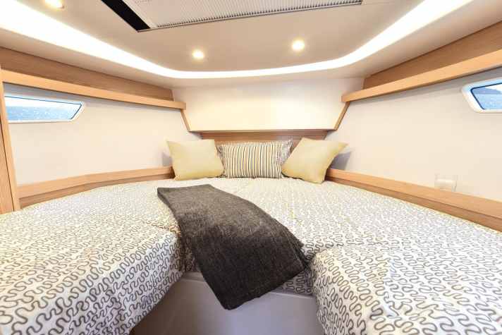Sealine S330v