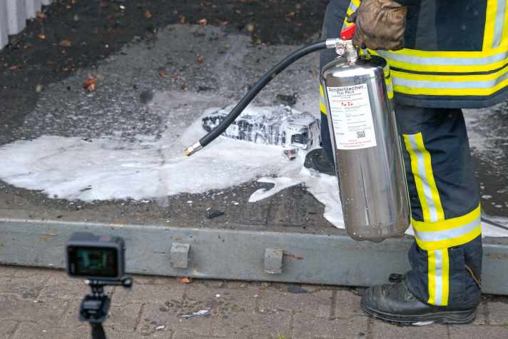 Mit dem Sonderlöscher P6.0 von CW Fire lassen sich solche Brände bekämpfen